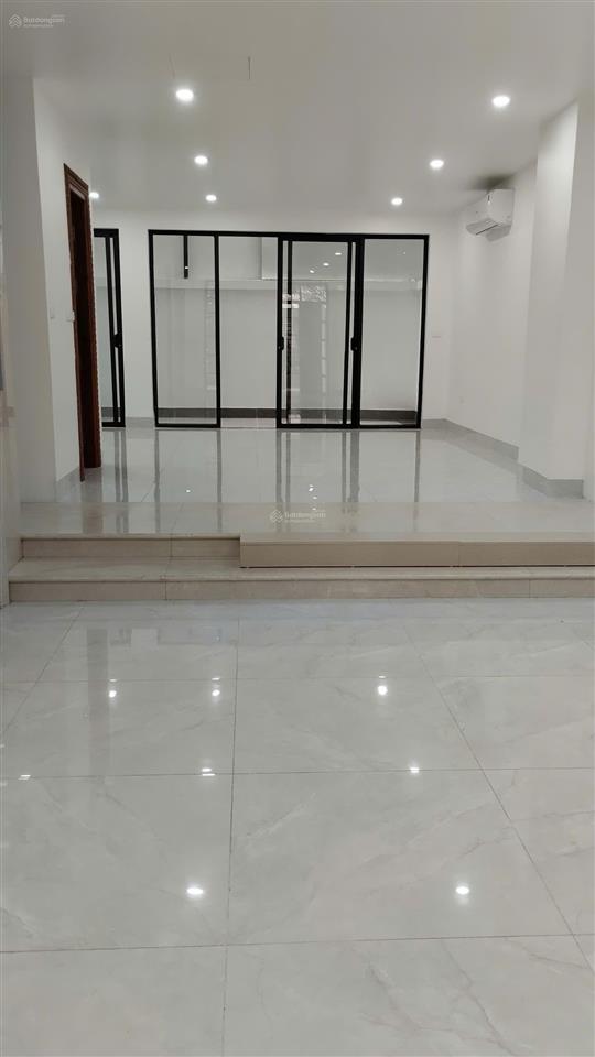 Cho thuê nhà kđt mỗ lao, 150m2, 5 tầng, thang máy, nhà mới đẹp, làm văn phòng, để ở