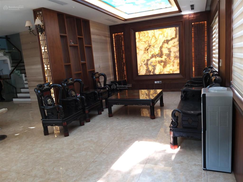 Cho thuê biệt thự hoàng quốc việt, 220m2, 5 tầng, lô góc đẹp, thang máy