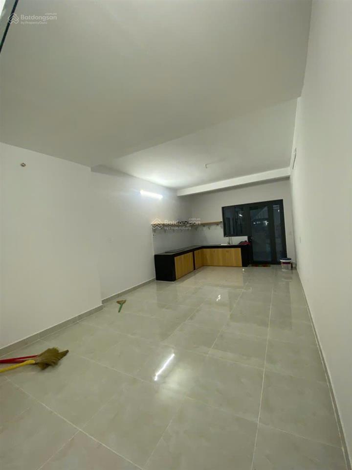 Bán nhà mặt tiền hoàng minh giám vị trí đẹp gần sân bay