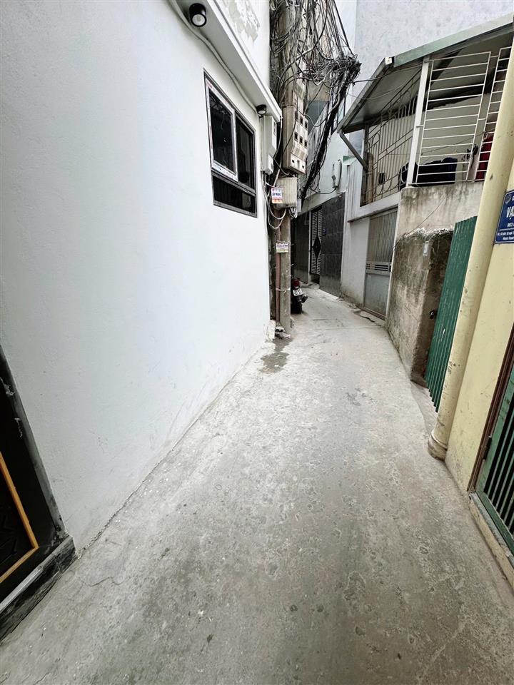 Bán nhà riêng tại 175 yên xá, giá 9 tỷ, 33.7m2, 5pn, 5wc, 6 tầng có thang máy, sổ cất két !