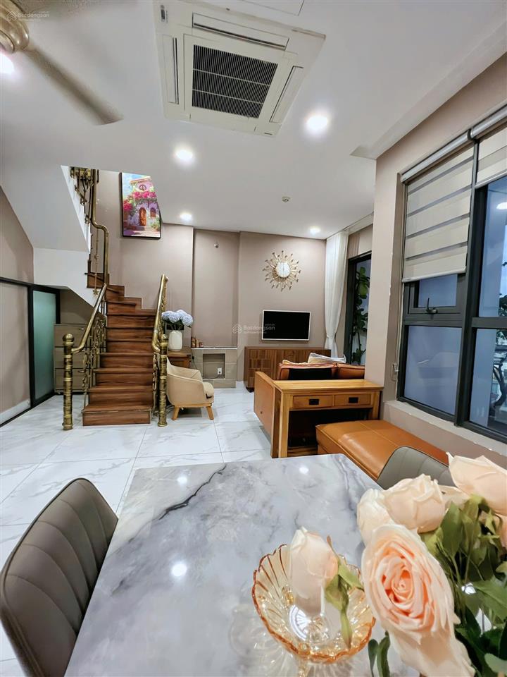 Penthouse  3pn  9,6 tỷ  full nội thất cao cấp  ngay trung tâm quận 2