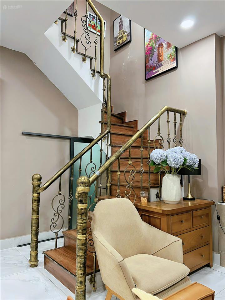Penthouse  3pn  9,6 tỷ  full nội thất cao cấp  ngay trung tâm quận 2