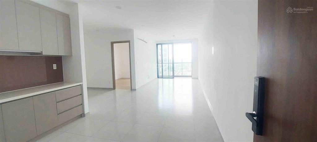 Cho thuê căn hộ quận 9 đẹp 65m2 giá 5,5 triệu/th rèm, máy lạnh, máy nn, tủ kệ bếp (căn duy nhất)