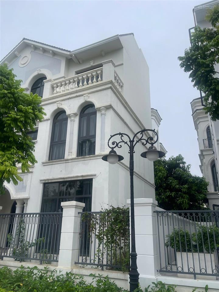 Hot! bán liền kề sao biển 11  1x, có 3 mặt thoáng, view công viên, bể bơi