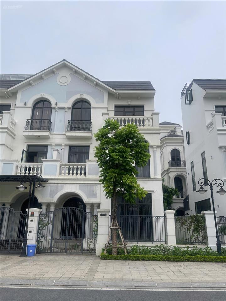 Hot! bán liền kề sao biển 11  1x, có 3 mặt thoáng, view công viên, bể bơi