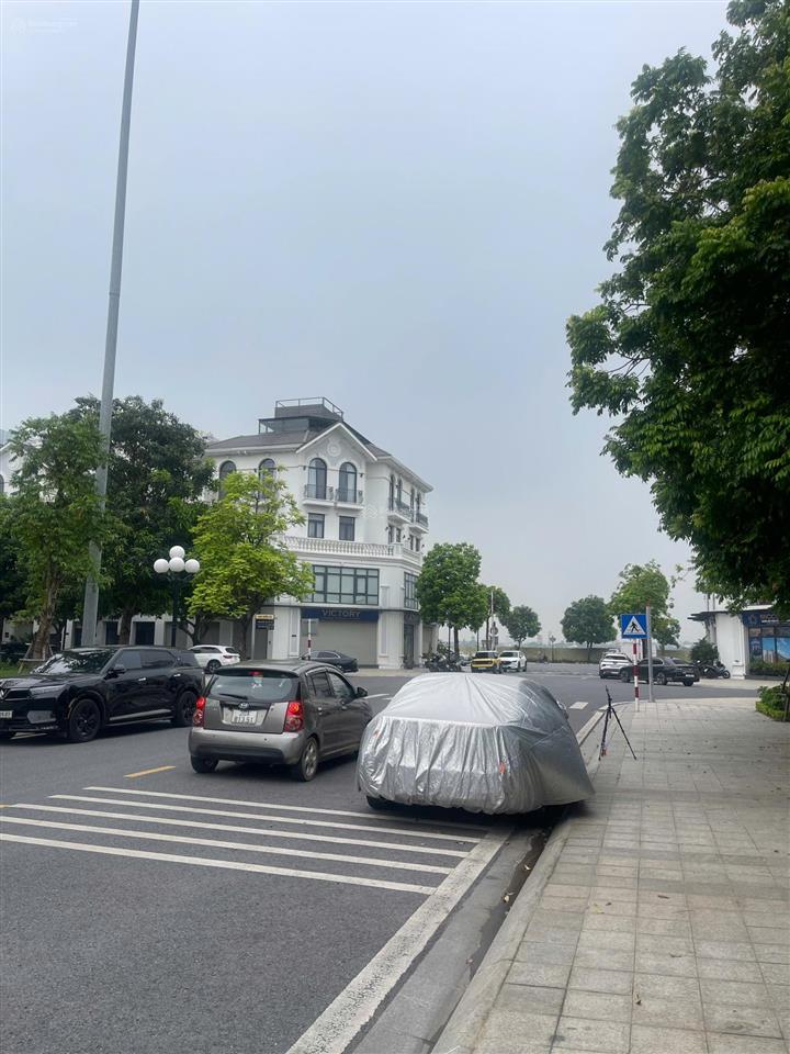 Hot! bán liền kề sao biển 11  1x, có 3 mặt thoáng, view công viên, bể bơi