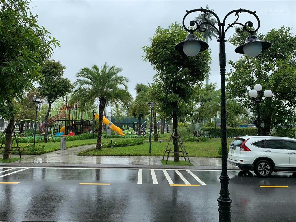 Bán liền kề  view công viên, bể bơi phân khu sao biển, vị trí đẹp