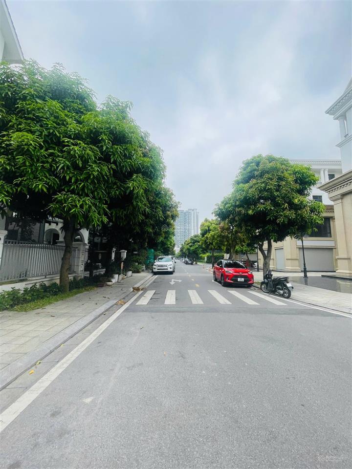 Bán nhanh 24 tỷ căn biệt thự dãy san hô  view nhìn hồ ngọc trai 24,5ha