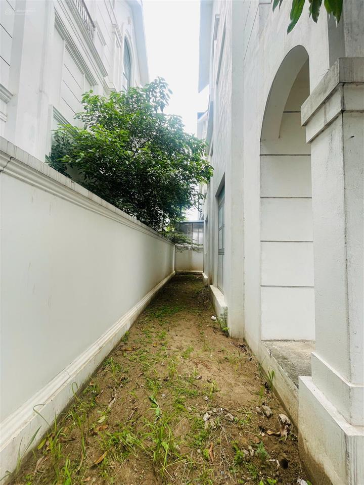 Bán nhanh  giá 24 tỷ căn biệt thự san hô ngay cạnh hồ 24,5ha