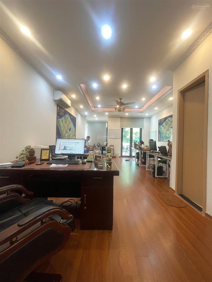 Cho thuê shophouse sao biển 5 tầng, có thang máy. giá 20 triệu/tháng