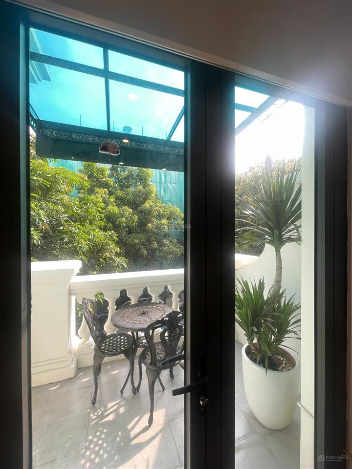 Cho thuê shophouse sao biển 5 tầng, có thang máy. giá 20 triệu/tháng