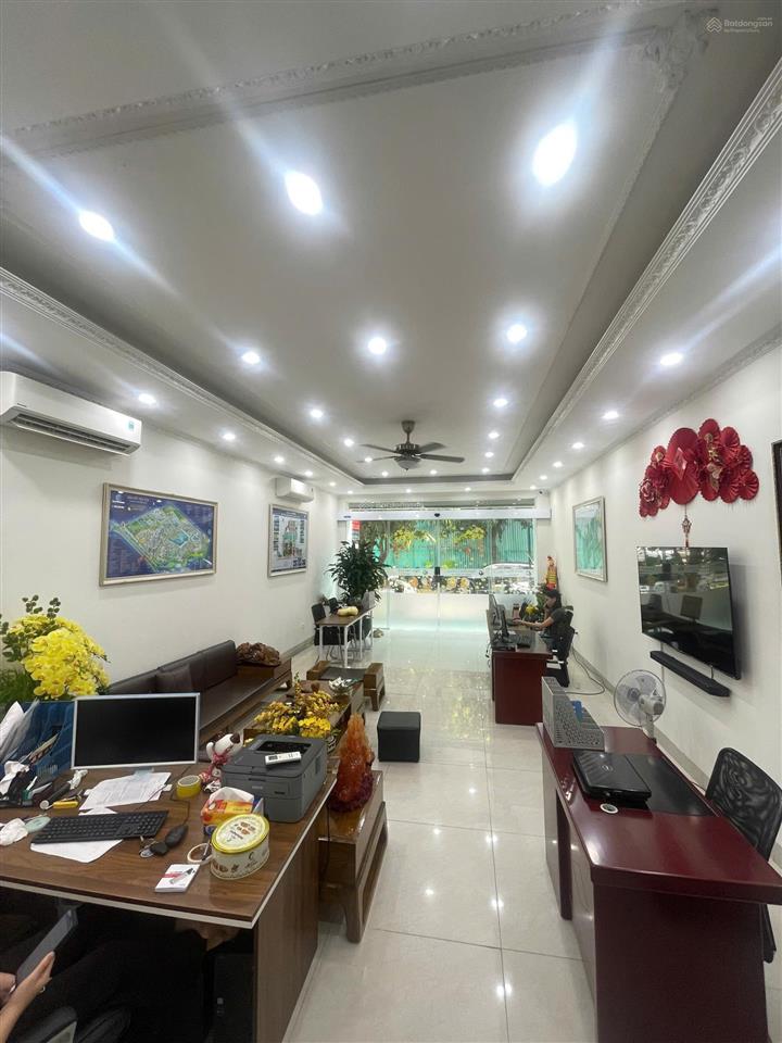 Cho thuê shophouse sao biển 5 tầng, có thang máy. giá 20 triệu/tháng