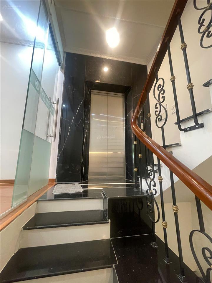 Cho thuê shophouse sao biển 5 tầng, có thang máy. giá 20 triệu/tháng