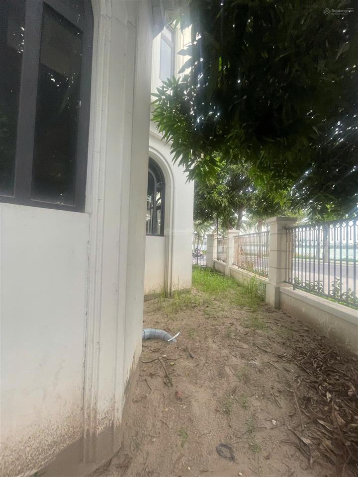 Bán gấp  biệt thự đơn lập góc 2 mặt tiền  view hồ ngọc trai 24,5ha  nhà như ảnh