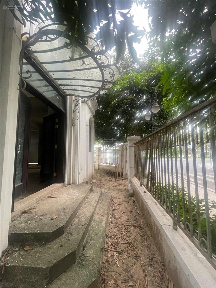 Bán gấp  biệt thự đơn lập góc 2 mặt tiền  view hồ ngọc trai 24,5ha  nhà như ảnh