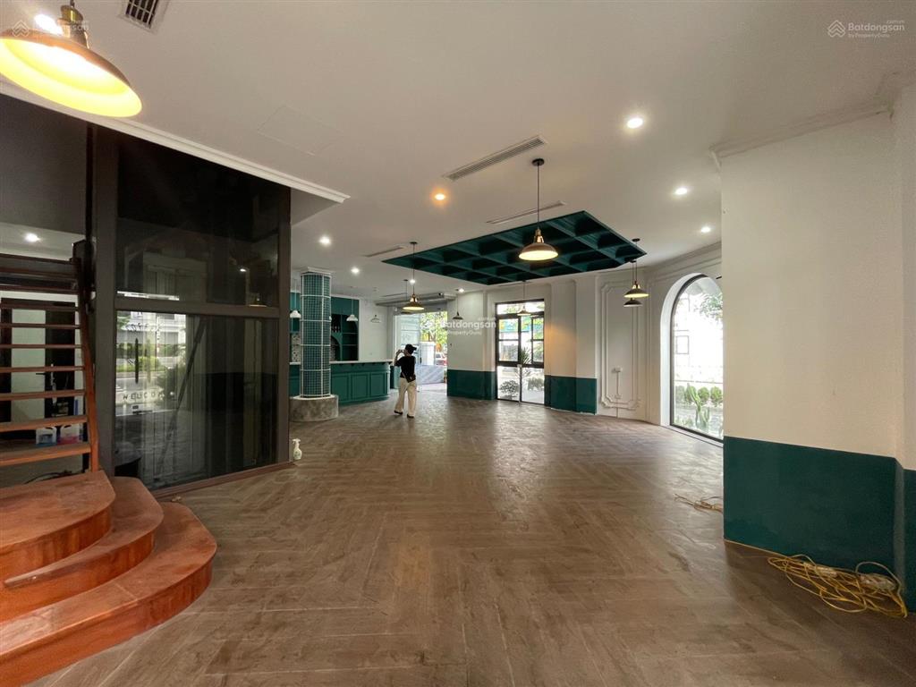Siêu hót! giá 56 triệu/ tháng  căn shophouse 5t  lô góc đối diện chung cư