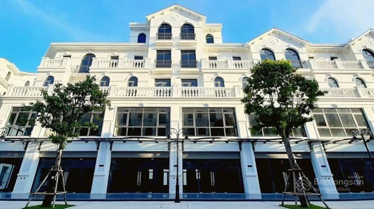 Cắt lỗ 3,3 tỷ  chỉ còn 9,5 tỷ căn shop xây 6 tầng sao biển, cạnh biển hồ