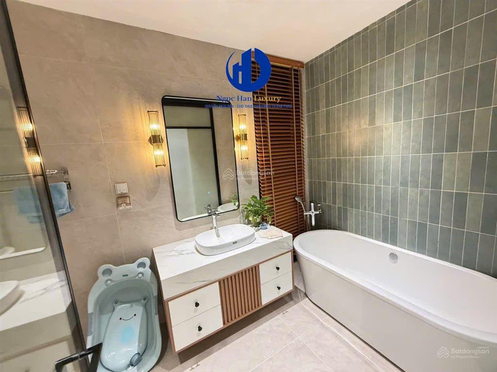 Hot ! bán liền kề sao biển. dt 90m2, 4t, mt 7,5m, full đồ mới đẹp