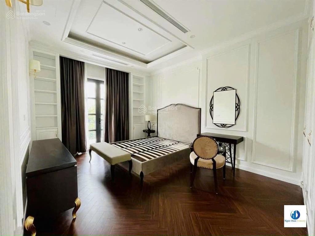 Giá 26 tỷ  bán gấp nhà full đồ đẹp, có thang máy, view biển hồ 24,5ha