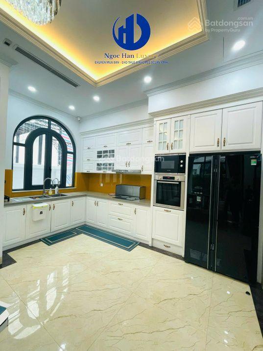 Giá 26 tỷ  bán gấp nhà full đồ đẹp, có thang máy, view biển hồ 24,5ha