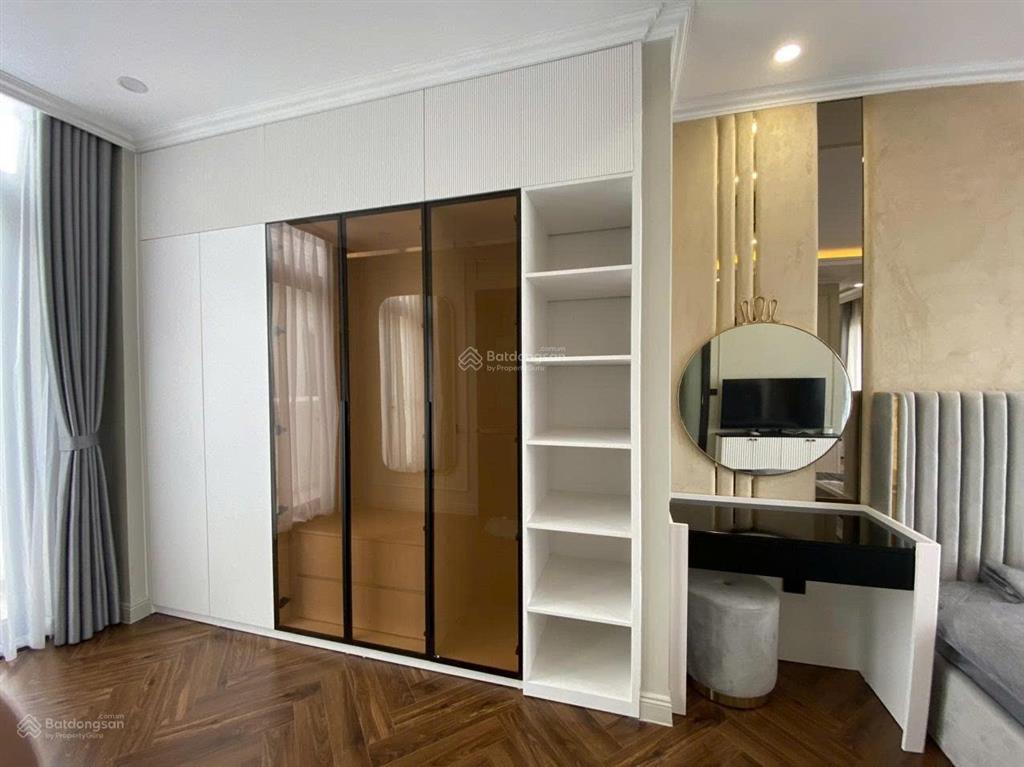 Giá 26 tỷ  bán gấp nhà full đồ đẹp, có thang máy, view biển hồ 24,5ha