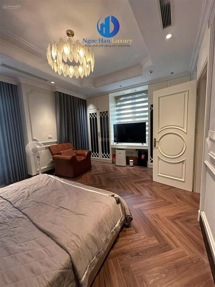 Bán gấp! biệt thự ngọc trai, full đồ đẹp, view công viên. giá 47 tỷ