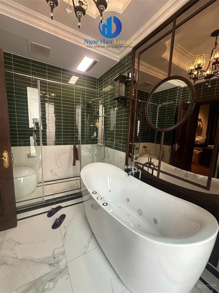 Hot ! bán biệt thự cạnh hồ. dt 150m, 4t, mt 10m, đã htcb. giá 28,5 tỷ
