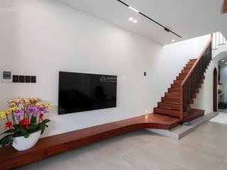 Nhà thiết bị hiện đại công năng đầy đủ phù hợp với gia đình dọn vào ở luôn .