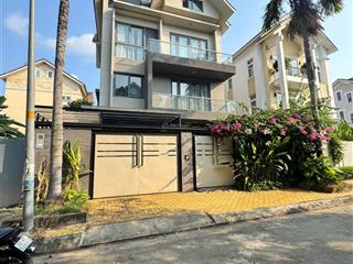 Nhà đẹp nội thất mới. giá 31.9 tỷ có căn biệt thự kế sông nhà dt 12.5 x 20m² thiết kế 1 hầm 3 lầu