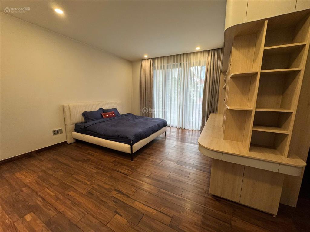 Nhà đẹp nội thất mới. giá 31.9 tỷ có căn biệt thự kế sông nhà dt 12.5 x 20m² thiết kế 1 hầm 3 lầu