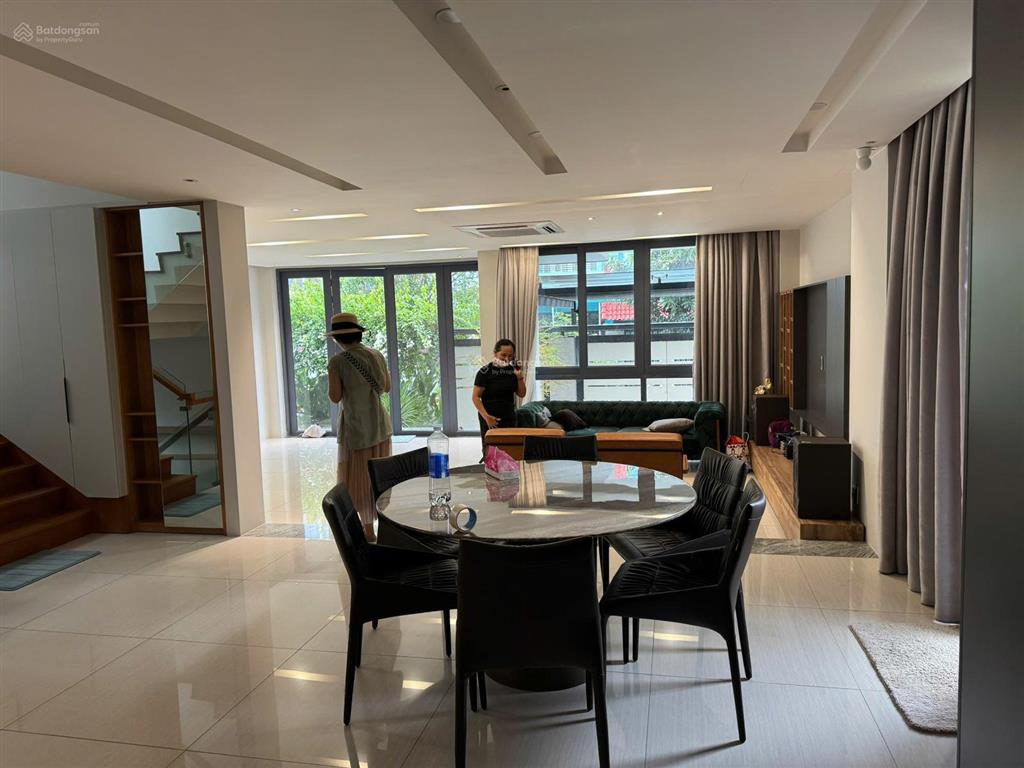 Nhà đẹp nội thất mới. giá 31.9 tỷ có căn biệt thự kế sông nhà dt 12.5 x 20m² thiết kế 1 hầm 3 lầu
