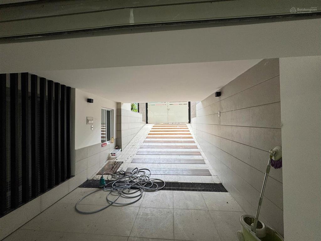 Nhà đẹp nội thất mới. giá 31.9 tỷ có căn biệt thự kế sông nhà dt 12.5 x 20m² thiết kế 1 hầm 3 lầu