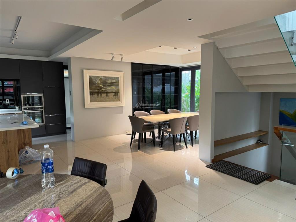 Nhà đẹp nội thất mới. giá 31.9 tỷ có căn biệt thự kế sông nhà dt 12.5 x 20m² thiết kế 1 hầm 3 lầu