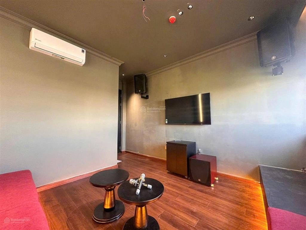 Cho thuê villa cao cấp gần đỗ bá  biển mỹ khê thiết kế 5 phòng ngủ rộng rãi