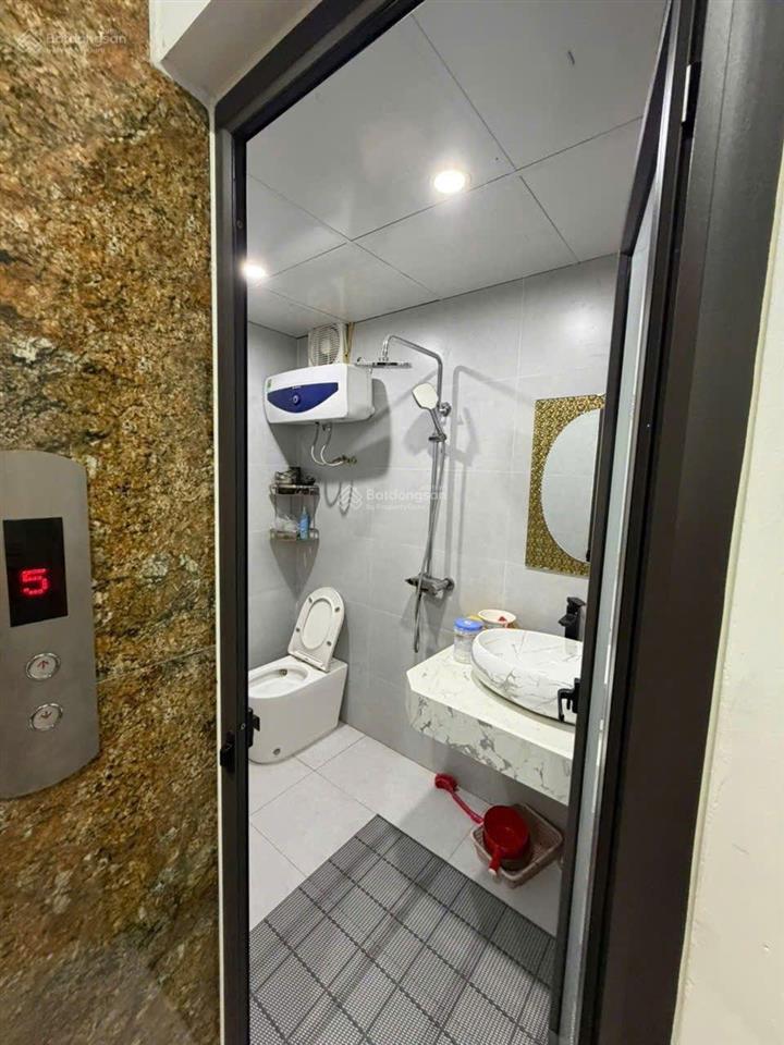 Bay nhanh  bán nhà riêng 32 m 5 tầng thang may