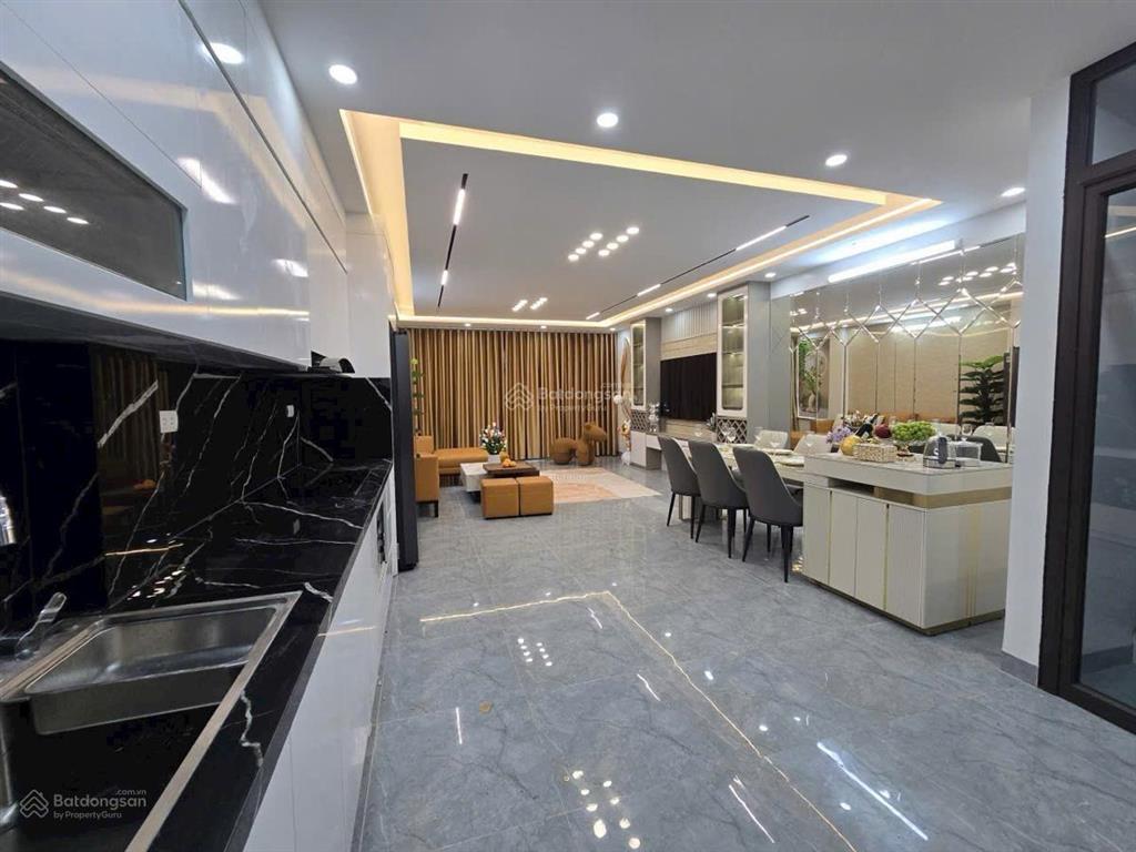 Nhà dân xây dt 39.4m 6 tầng giá 8.5 tỷ  0979 608 ***