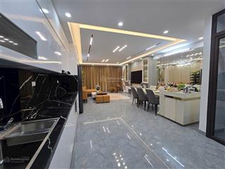 Nhà dân xây dt 39.4m 6 tầng giá 8.5 tỷ  0979 608 ***
