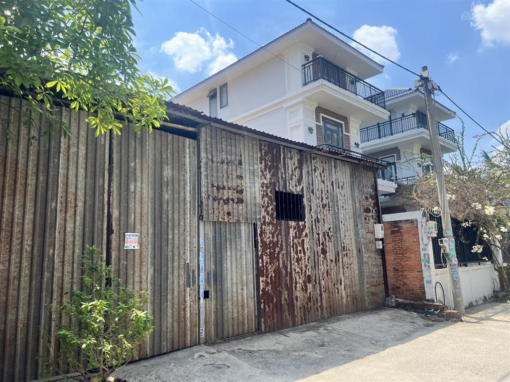 Cho thuê kho 200m2 (10x20) 2 mặt tiền trước sau