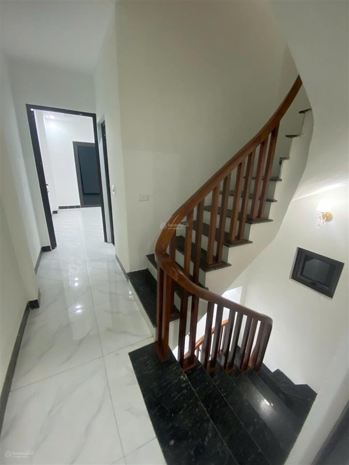 Nhà sát đại lộ tlgiá cực tốt, vị trí trung tâmcực kì sầm uấtđến xem là ưnggiá sốc!. chỉ 3,8x tỷ