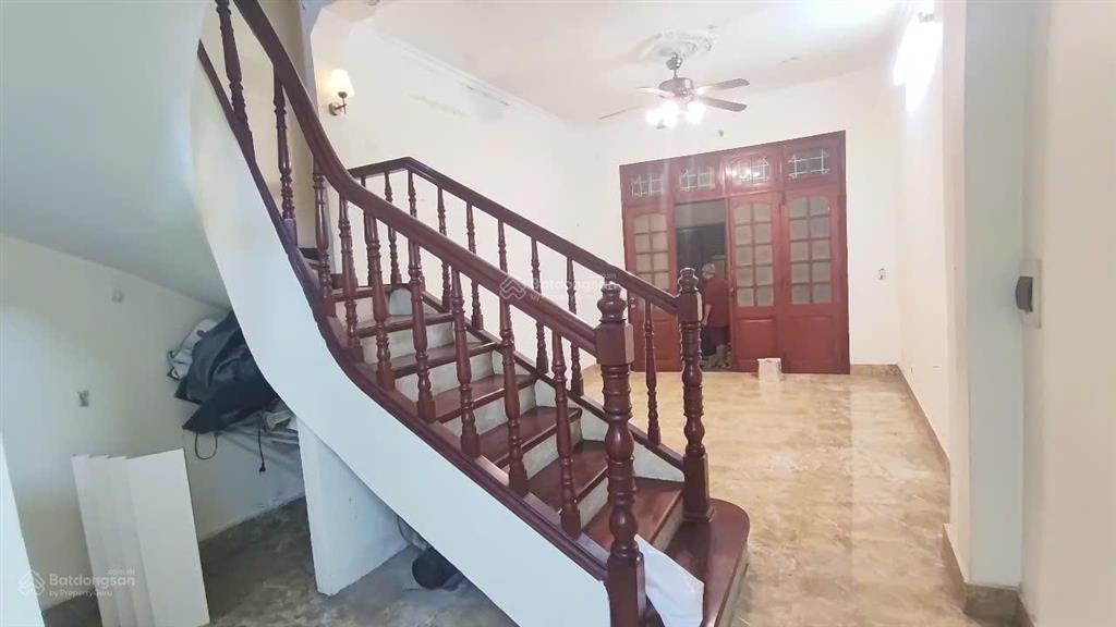Cho thuê nhà phố hào nam  đống đa  ô tô vào nhà  ưu tiên hộ gia đình ở hoặc vp cty21tr/th