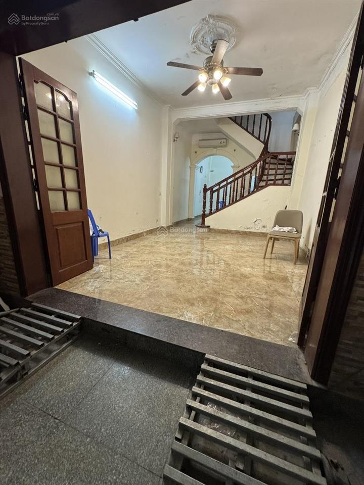 Cho thuê nhà phố hào nam  đống đa  ô tô vào nhà  ưu tiên hộ gia đình ở hoặc vp cty21tr/th