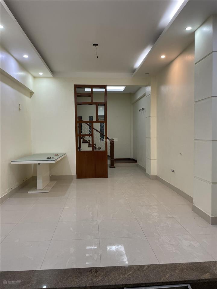 Cho thuê nhà riêng phố thái hà đống đa, ô tô tránh, cách phố 80m, làm kd, vp cty, spa 26tr/tháng