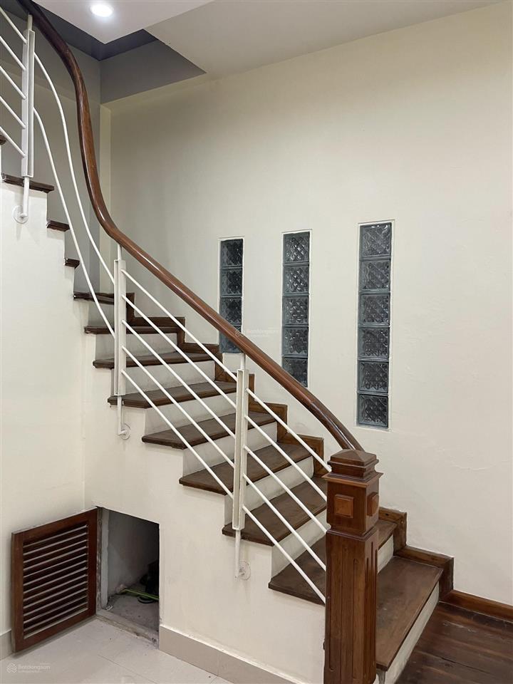 Cho thuê nhà riêng phố thái hà đống đa, ô tô tránh, cách phố 80m, làm kd, vp cty, spa 26tr/tháng