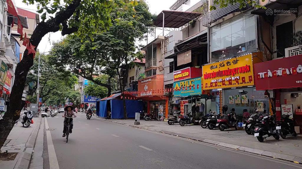 Cho thuê nhà mặt phố  tt ba đình giáp đống đa  80m2, dt vỉa hè 5m  22tr/tháng