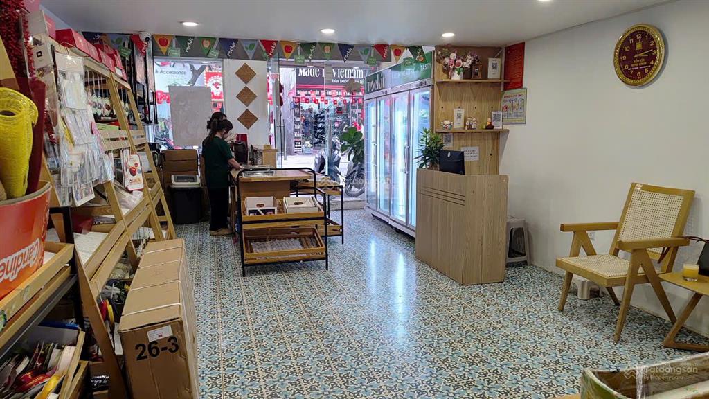 Cho thuê nhà mặt phố  tt ba đình giáp đống đa  80m2, dt vỉa hè 5m  22tr/tháng