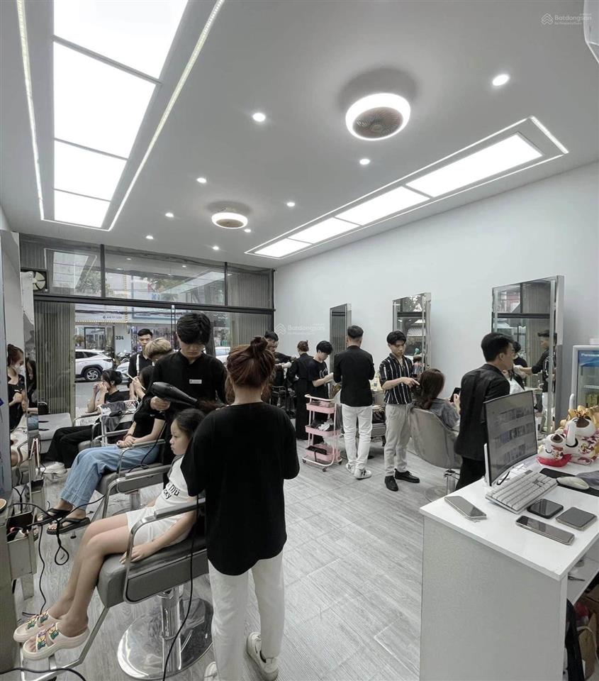 Bán đất tặng nhà mặt phố trương công giai, cầu giấy, hn. 17 tỷ