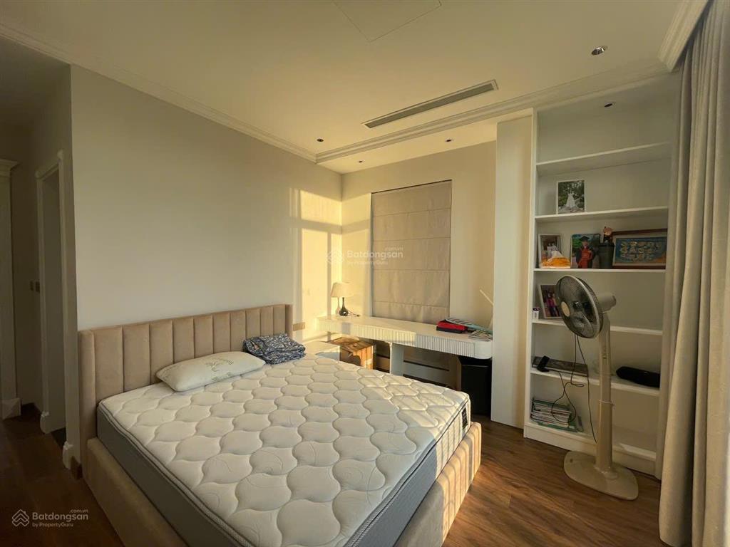 Cho thuê biệt thự đơn lập góc 250m2 mặt vườn hoa thang máy full nội thất xịn mới tinh 5pn giá 75tr