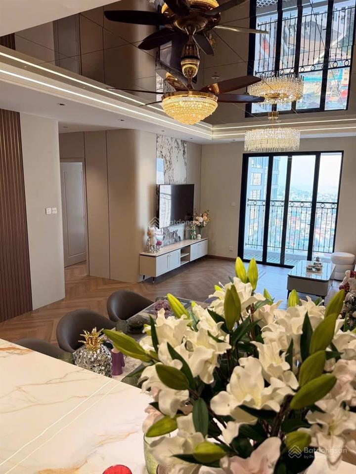 Bán chcc tại 72a nguyễn trãi  thanh xuân royal city, giá 42 tỷ, 230m2 giá tốt nhất