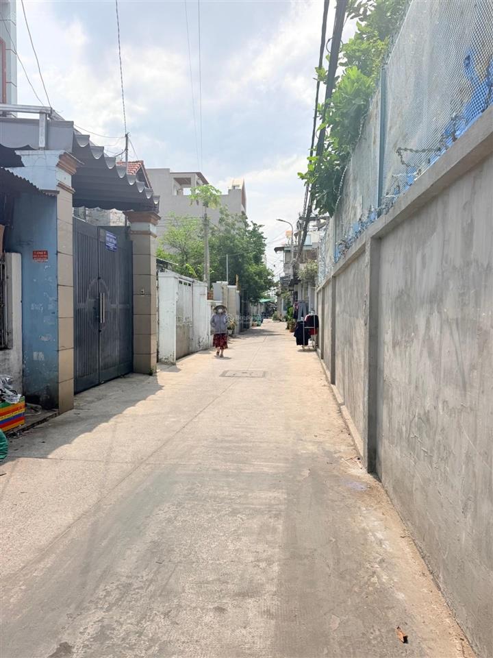 Hiếm nhà đẹp ở ngay  hẻm 5m thông  vf8 tới cửa quay đầu  100m tới mt nguyễn văn quá  4,8 tỷ