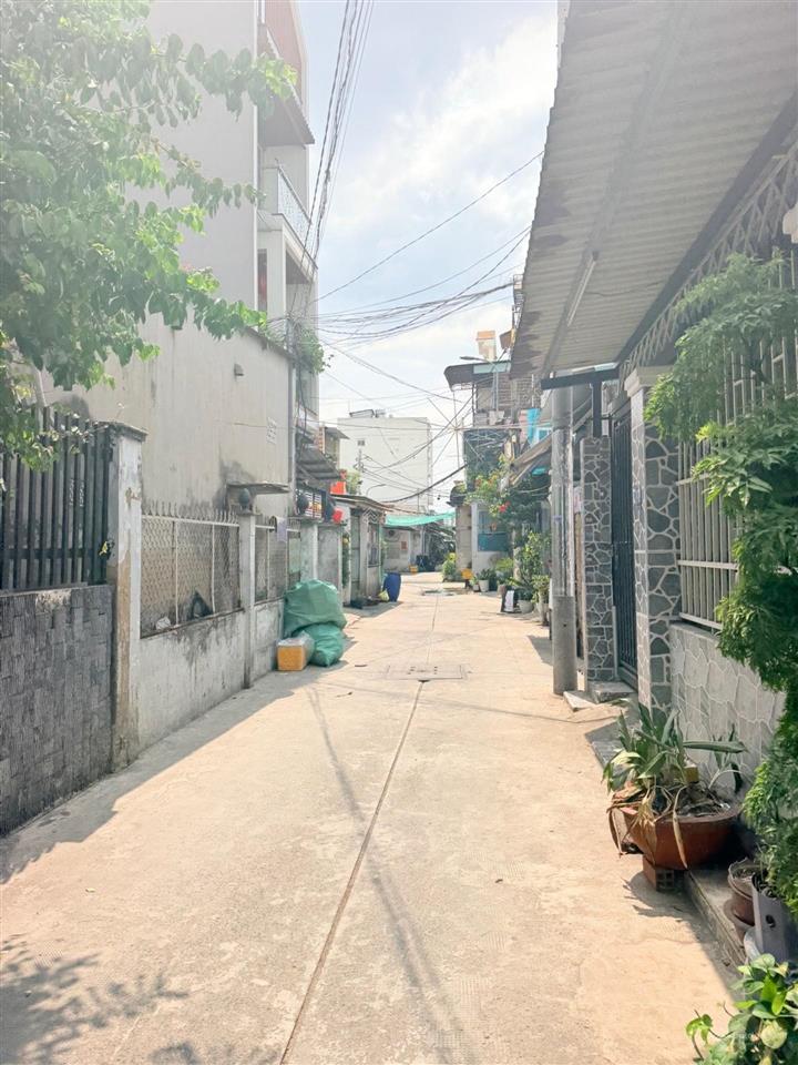Hiếm nhà đẹp ở ngay  hẻm 5m thông  vf8 tới cửa quay đầu  100m tới mt nguyễn văn quá  4,8 tỷ